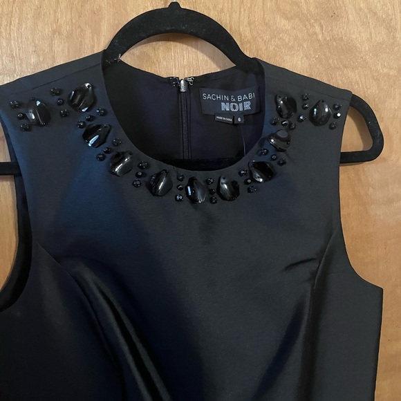 Sachin and Babi Elegant Black Sleeveless Dress - Picture 2 of 8